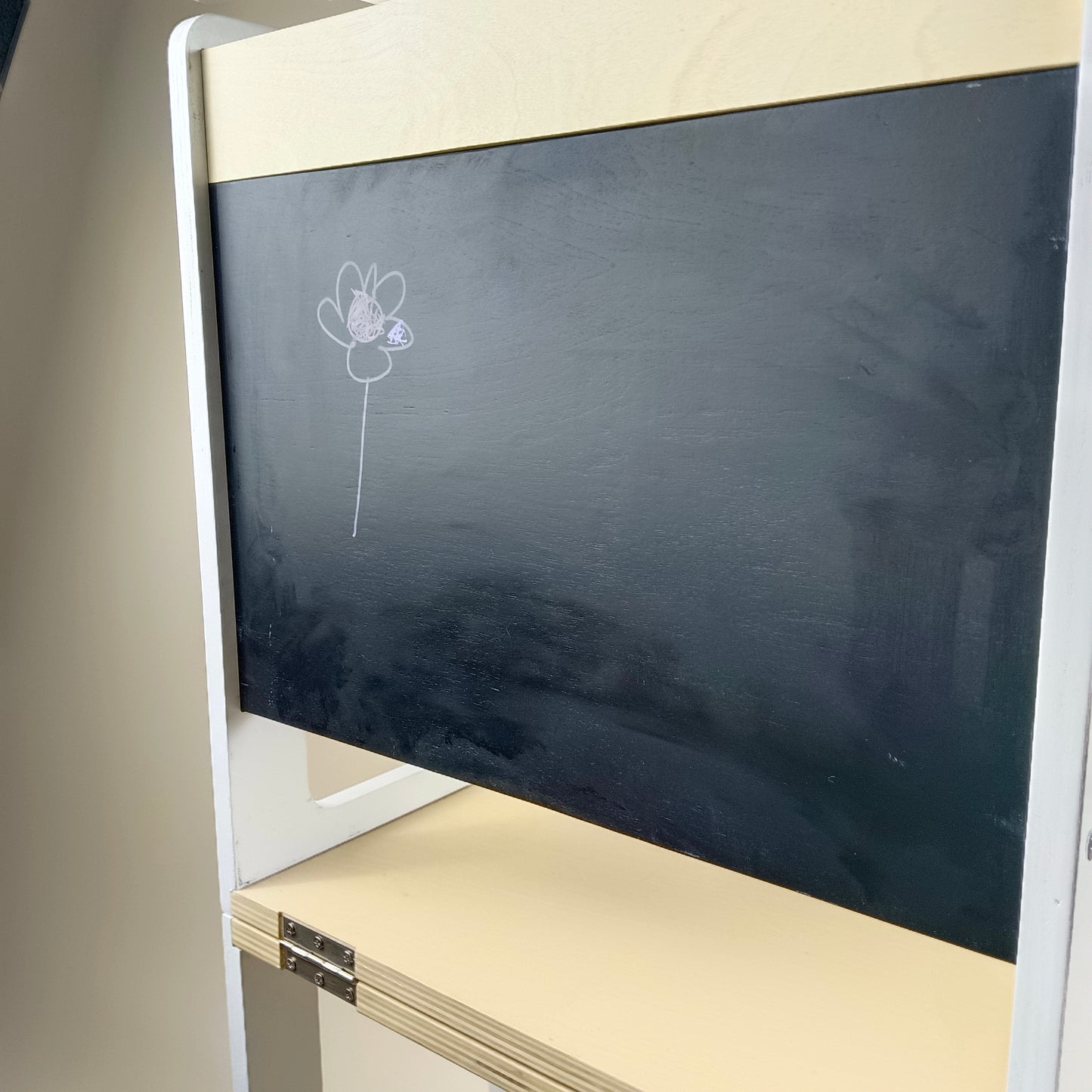 Montessori Lernturm aus Holz - Sicherer Tritt für kleine Entdecker