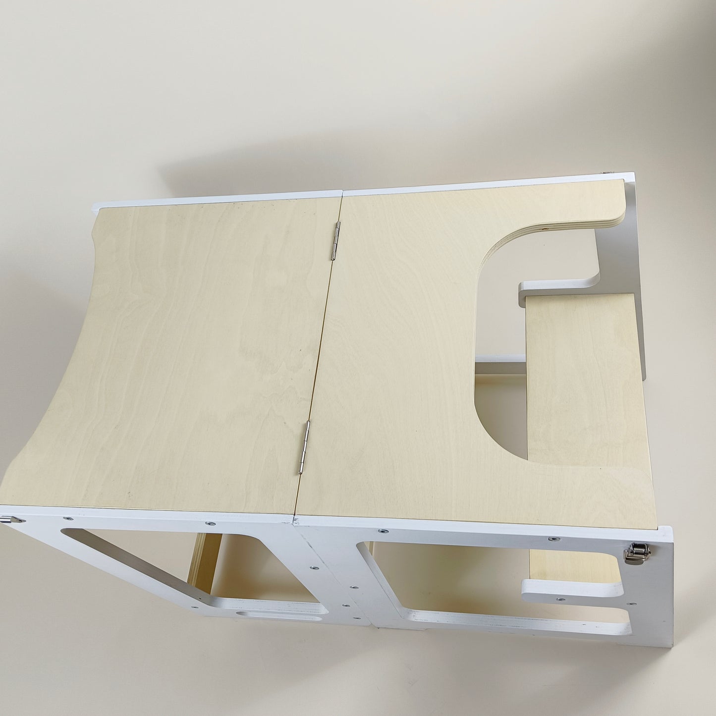 Montessori Lernturm aus Holz - Sicherer Tritt für kleine Entdecker