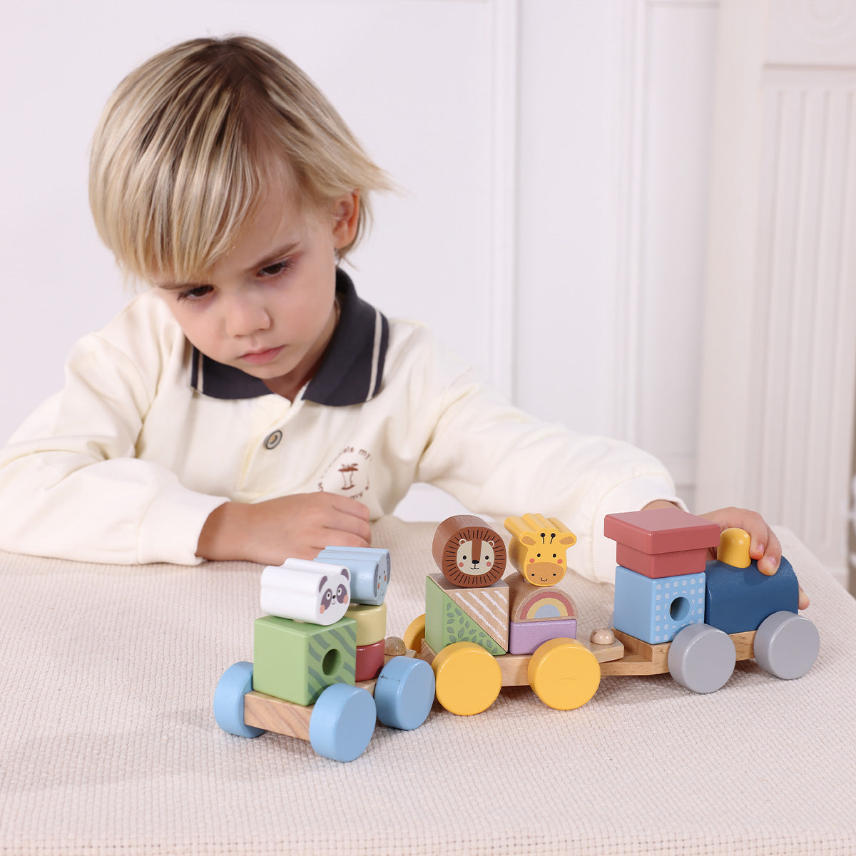 Holzzug mit Tieren für Kinder – Tierischer Spielspaß auf Rädern