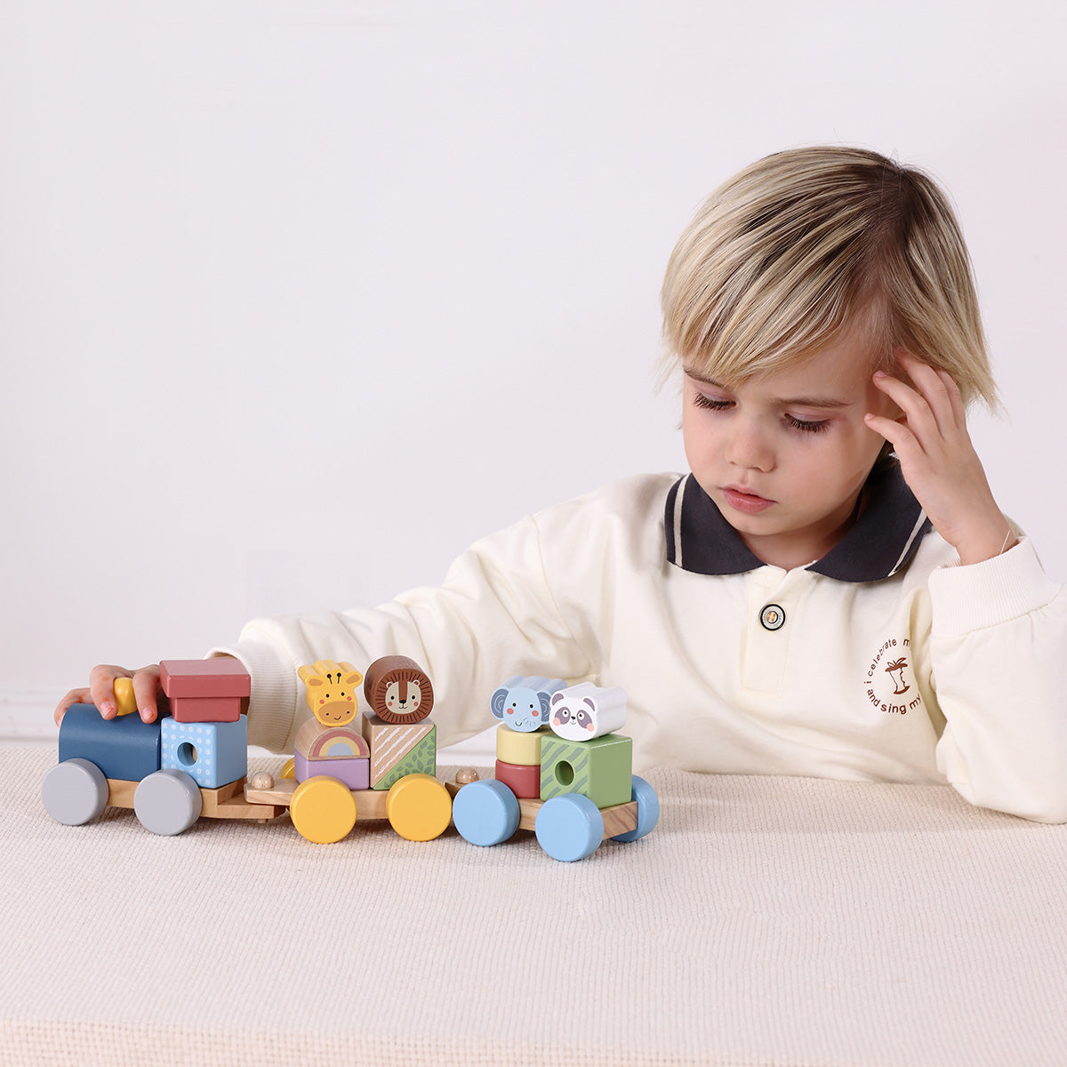 Holzzug mit Tieren für Kinder – Tierischer Spielspaß auf Rädern